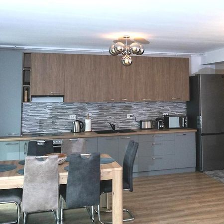 شقة Rîşnov  في Apartament Luxury Miruna المظهر الخارجي الصورة