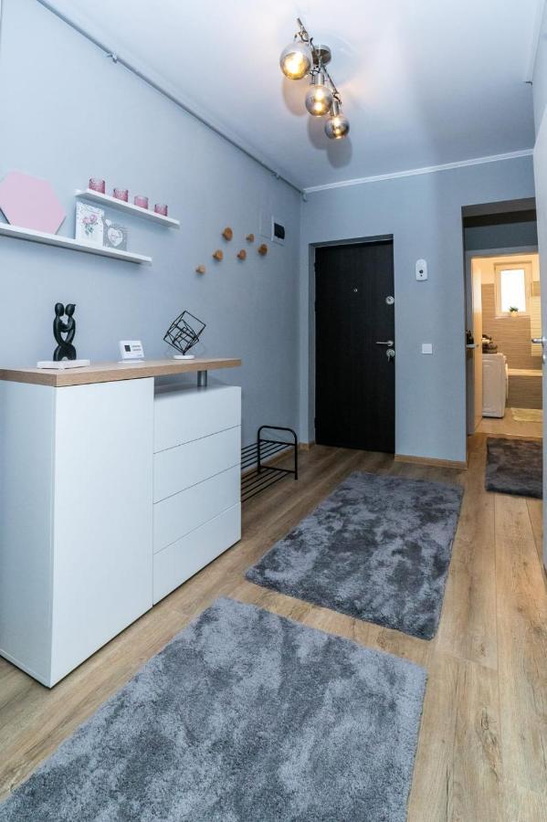 شقة Rîşnov  في Apartament Luxury Miruna المظهر الخارجي الصورة