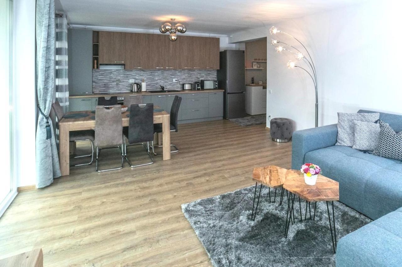 شقة Rîşnov  في Apartament Luxury Miruna المظهر الخارجي الصورة