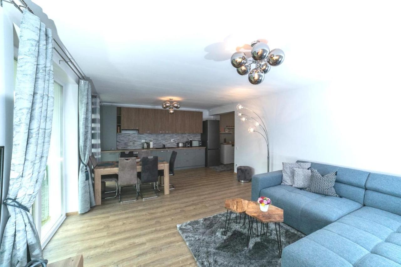 شقة Rîşnov  في Apartament Luxury Miruna المظهر الخارجي الصورة