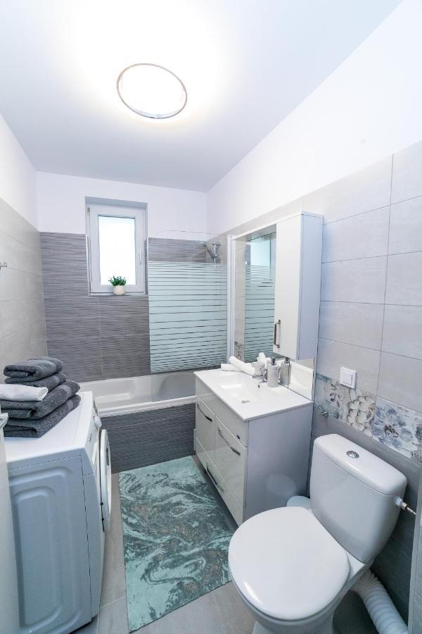 شقة Rîşnov  في Apartament Luxury Miruna المظهر الخارجي الصورة